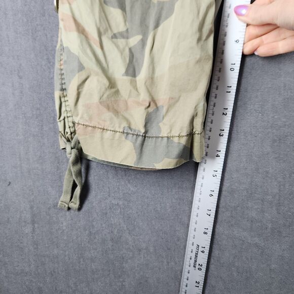 American Eagle Women’s Shorts Cargo Camo Sz 4 Y2K - Picture 4 of 11